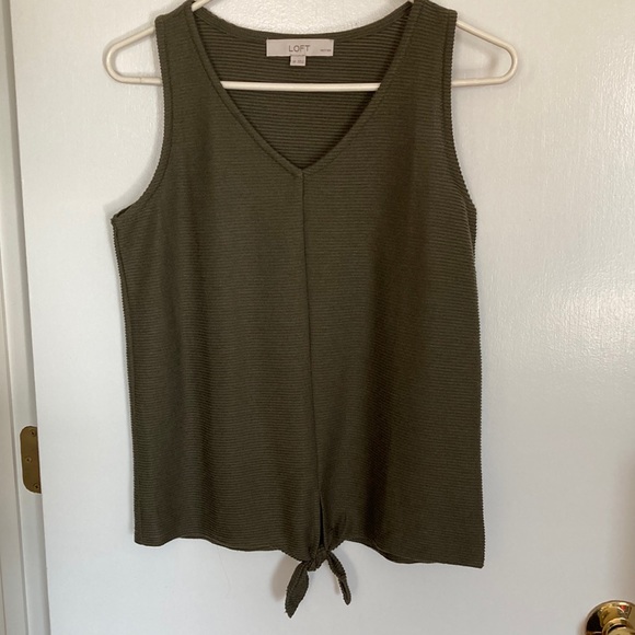 Loft SP green sleeveless V Neck top - Picture 1 of 9